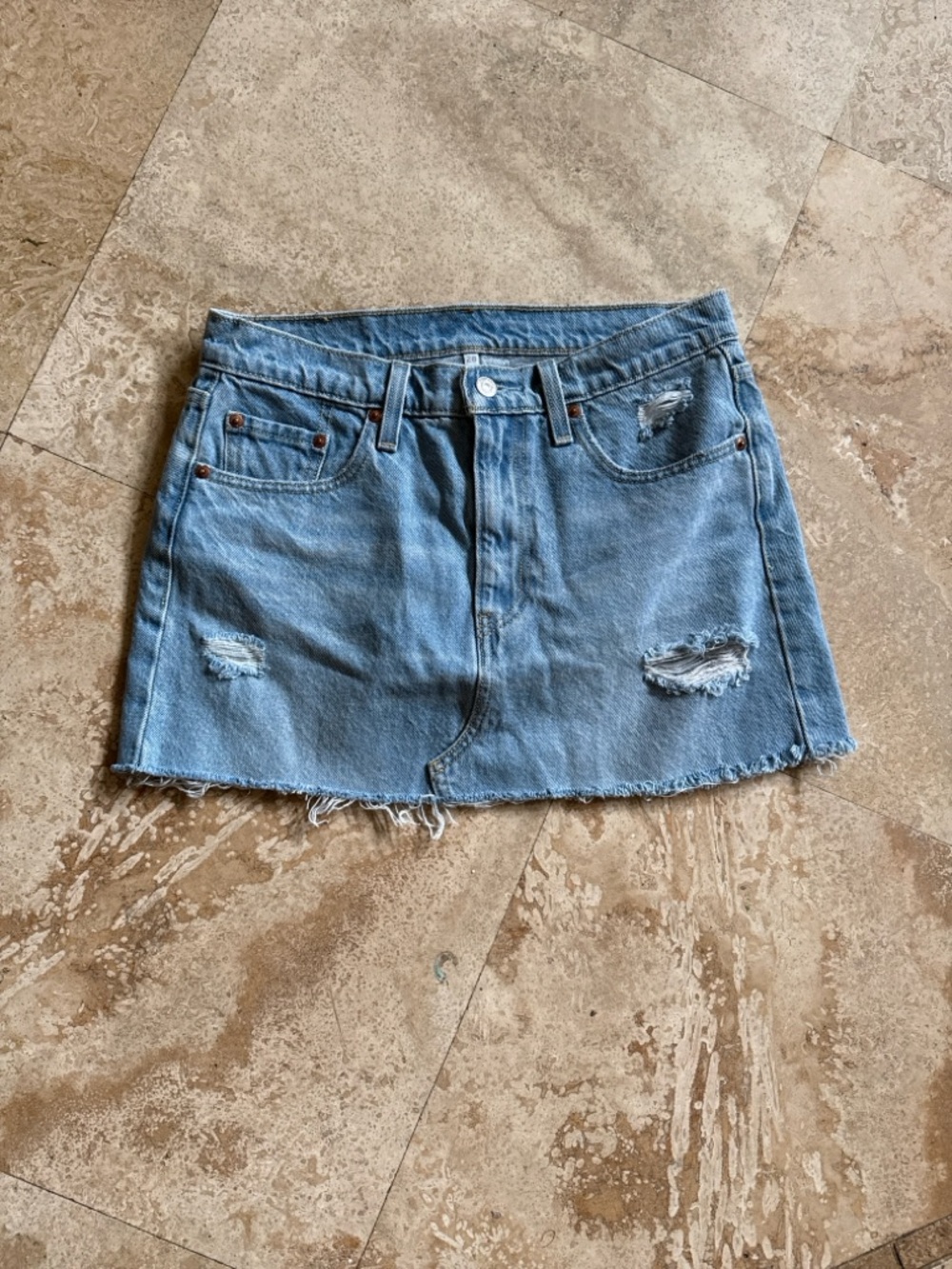 Levi’s skirt size 28